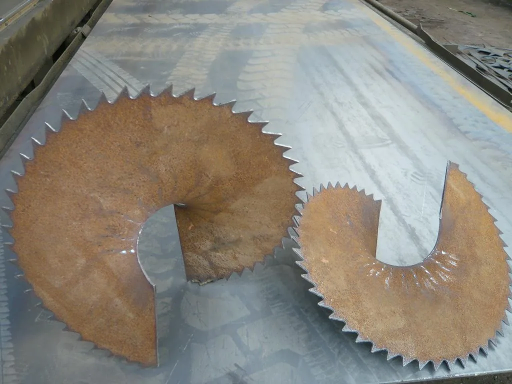 Two serrated sectional flight sizes with toothed outside edges Two serrated sectional flight sizes with toothed outside edges