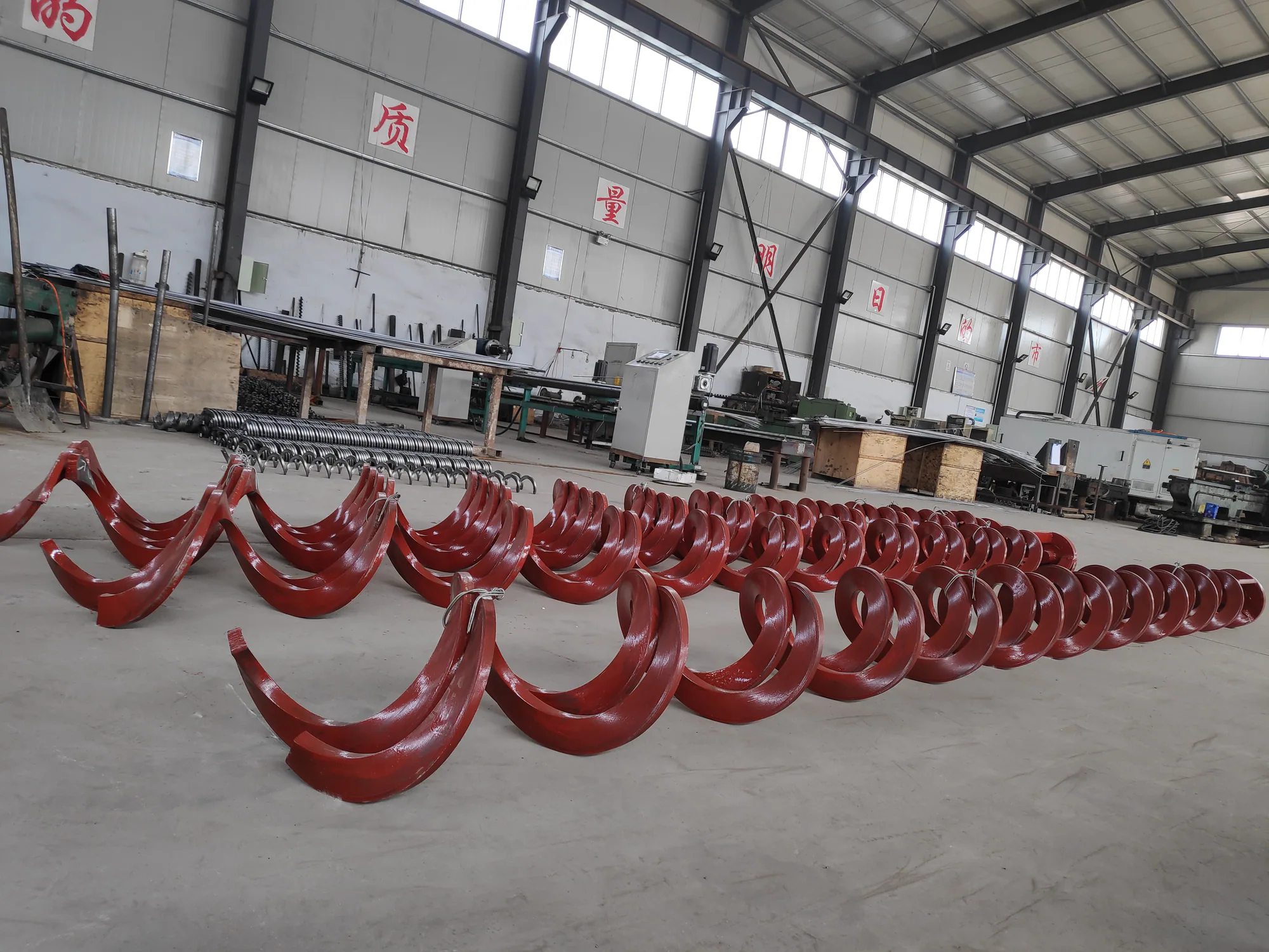 Screw flight prepared for an industrial conveying application Screw flight prepared for an industrial conveying application