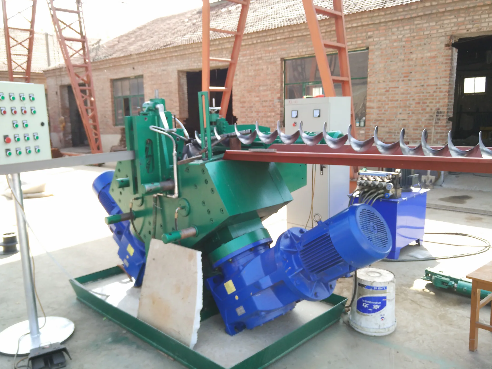 Cold rolling machine roller and forming area Cold rolling machine roller and forming area
