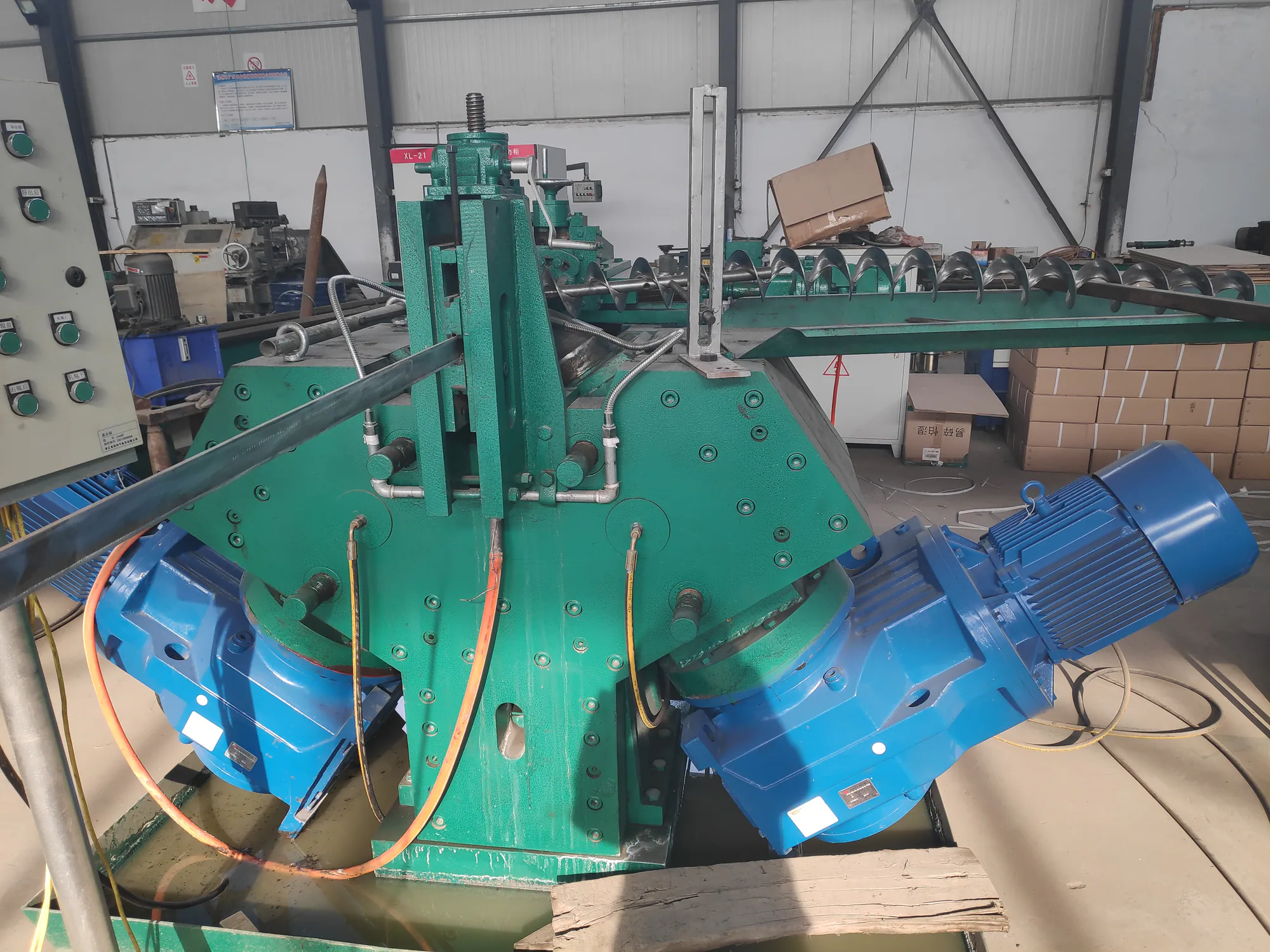 Custom screw flight forming machine with cold rolling technology for spiral blades Custom screw flight forming machine with cold rolling technology for spiral blades
