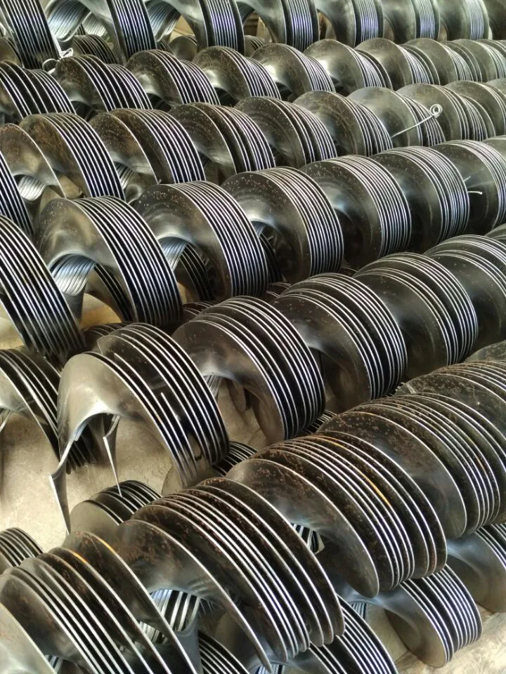 Screw flight cold rolling machine used for producing seamless helical flights Screw flight cold rolling machine used for producing seamless helical flights