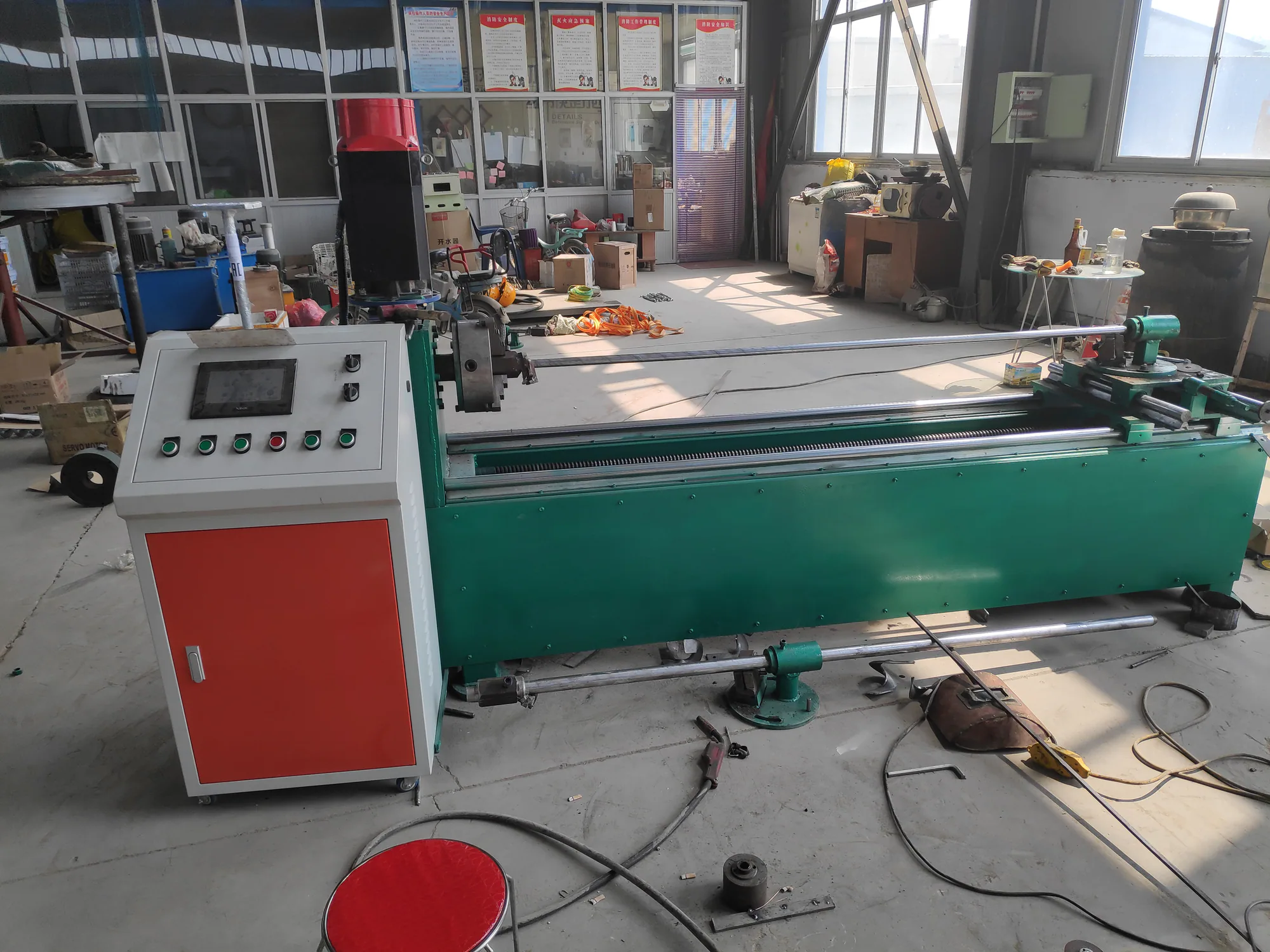 Continuous screw flight winding machine
