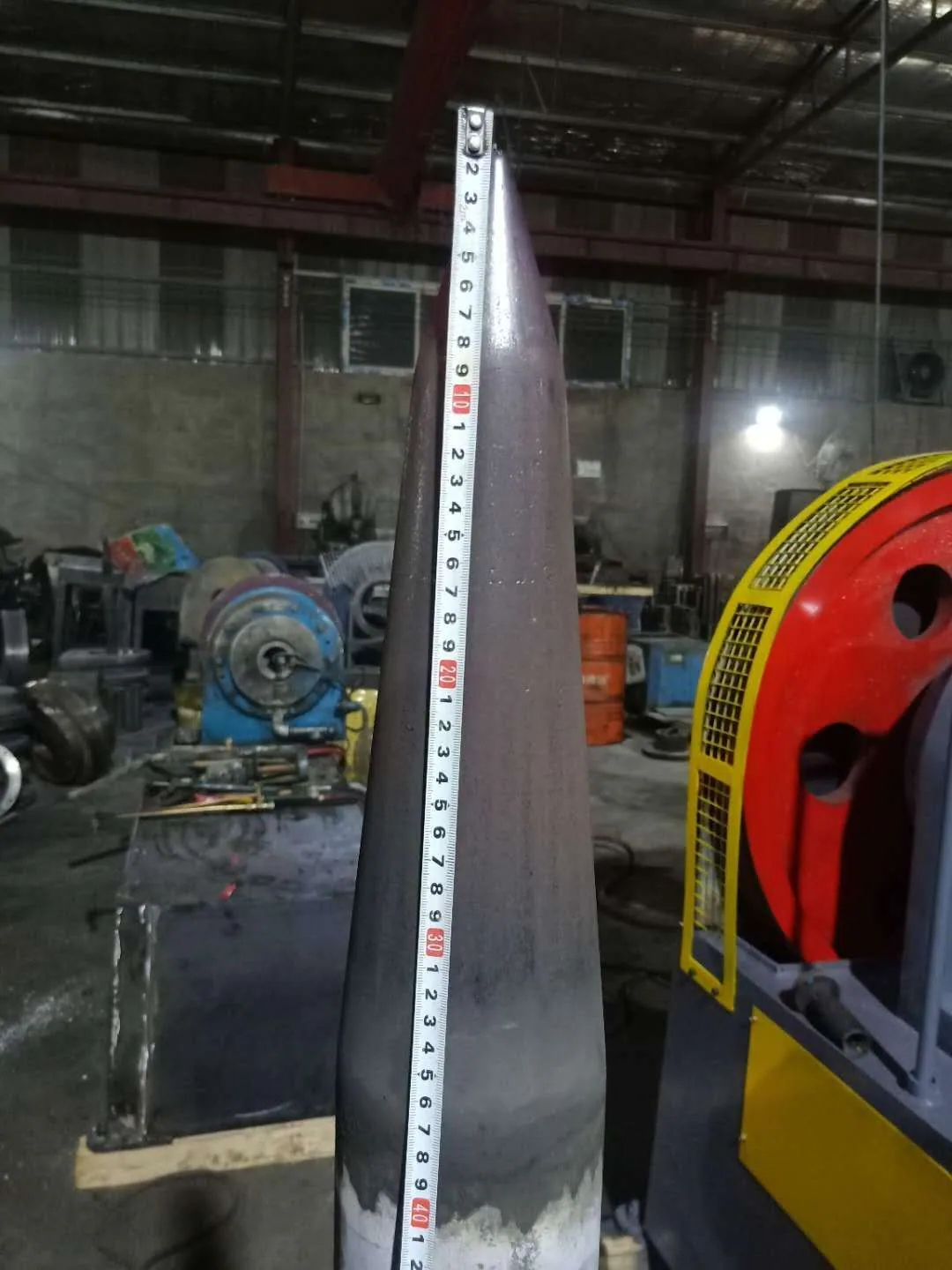 Pipe-end swaging machine configuration Pipe-end swaging machine configuration