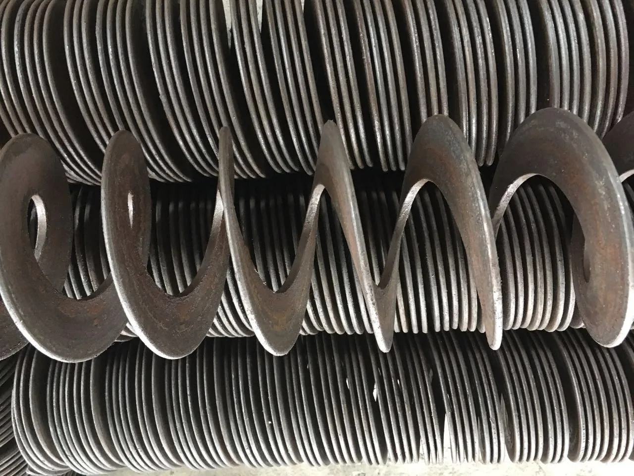 Formed spiral flight sections showing rounded outer edges