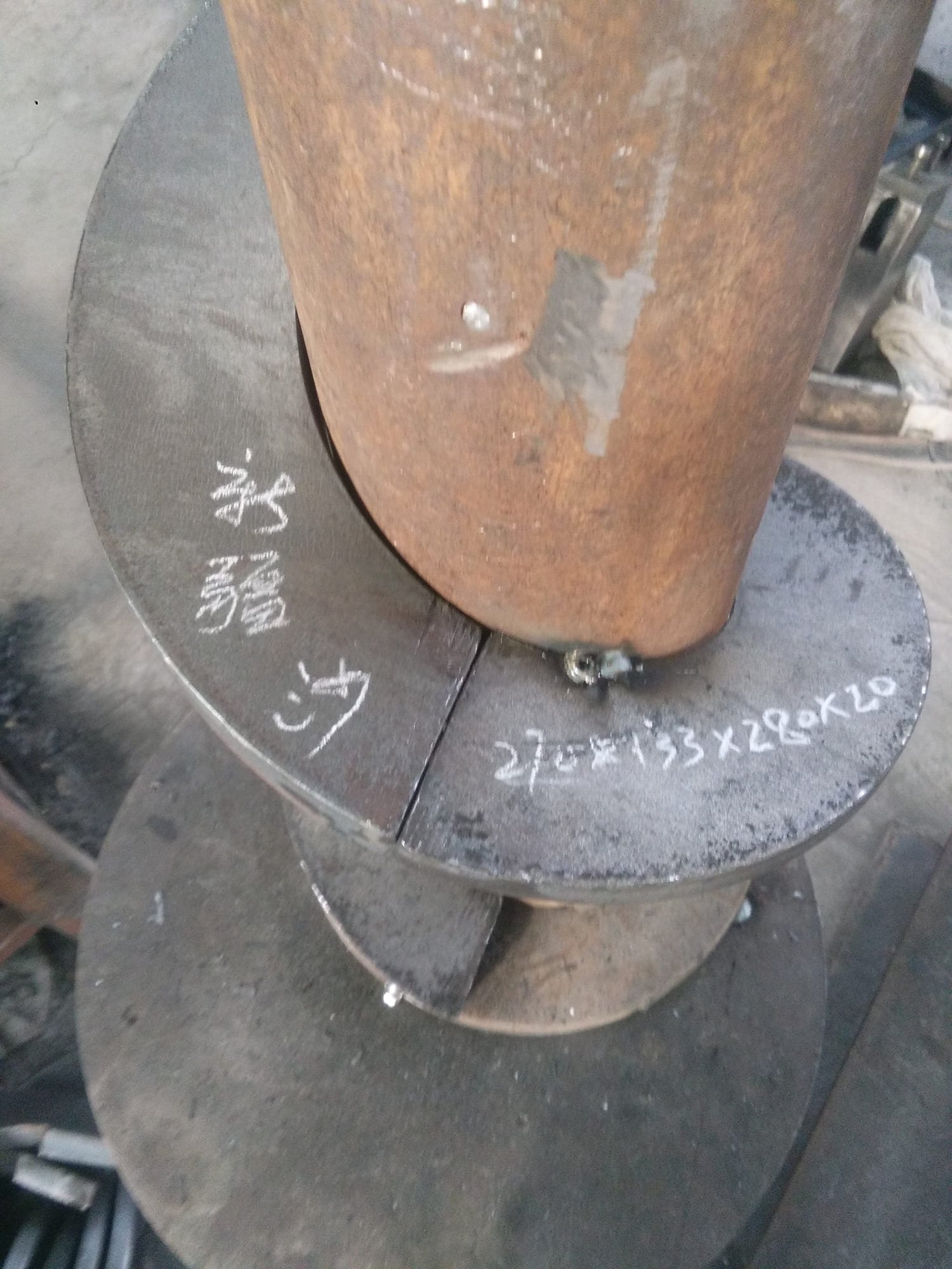 Heavy-duty sectional spiral blade for bulk material handling equipment Heavy-duty sectional spiral blade for bulk material handling equipment