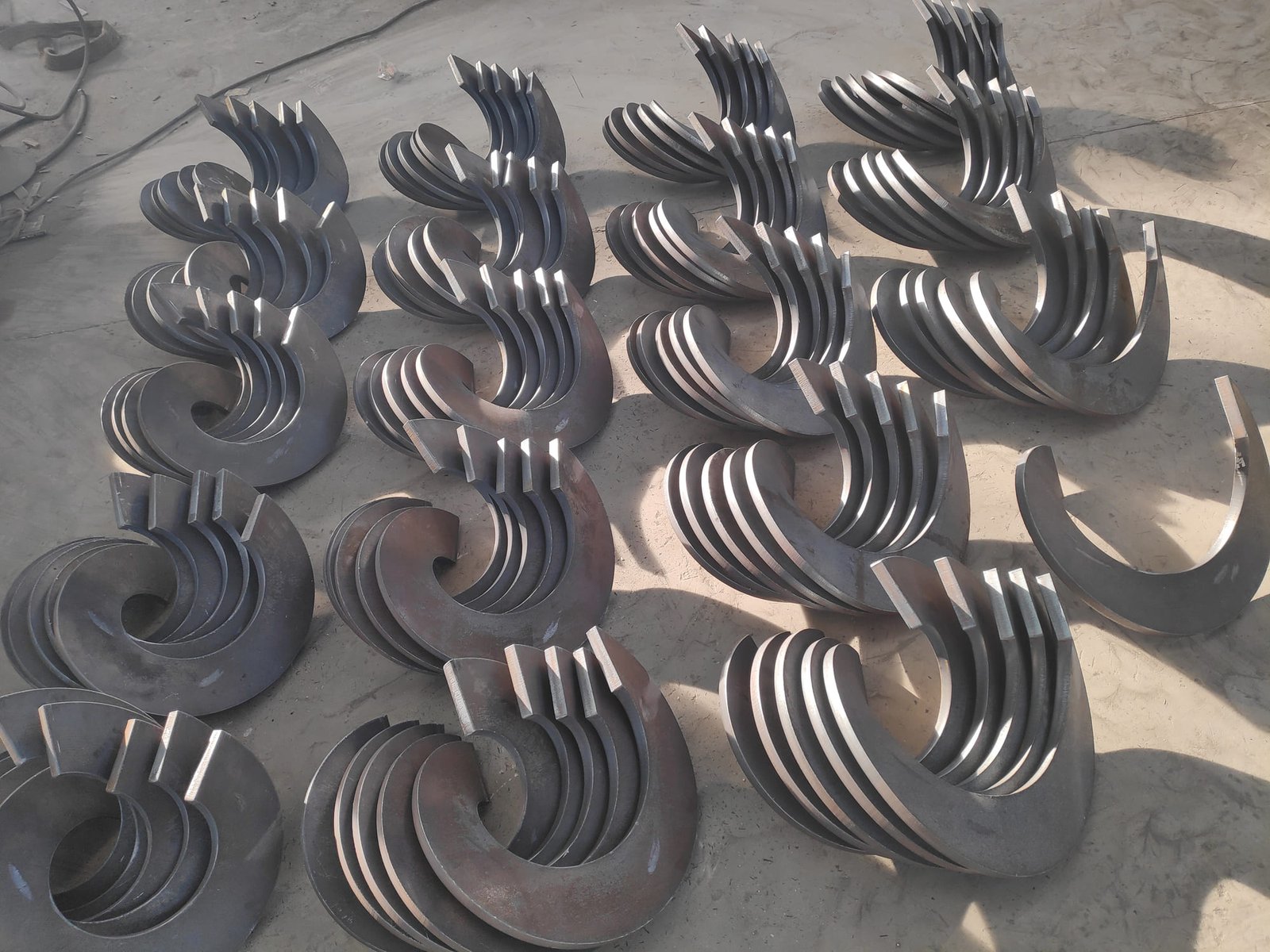 Precision-formed sectional spiral blade for auger manufacturing Precision-formed sectional spiral blade for auger manufacturing