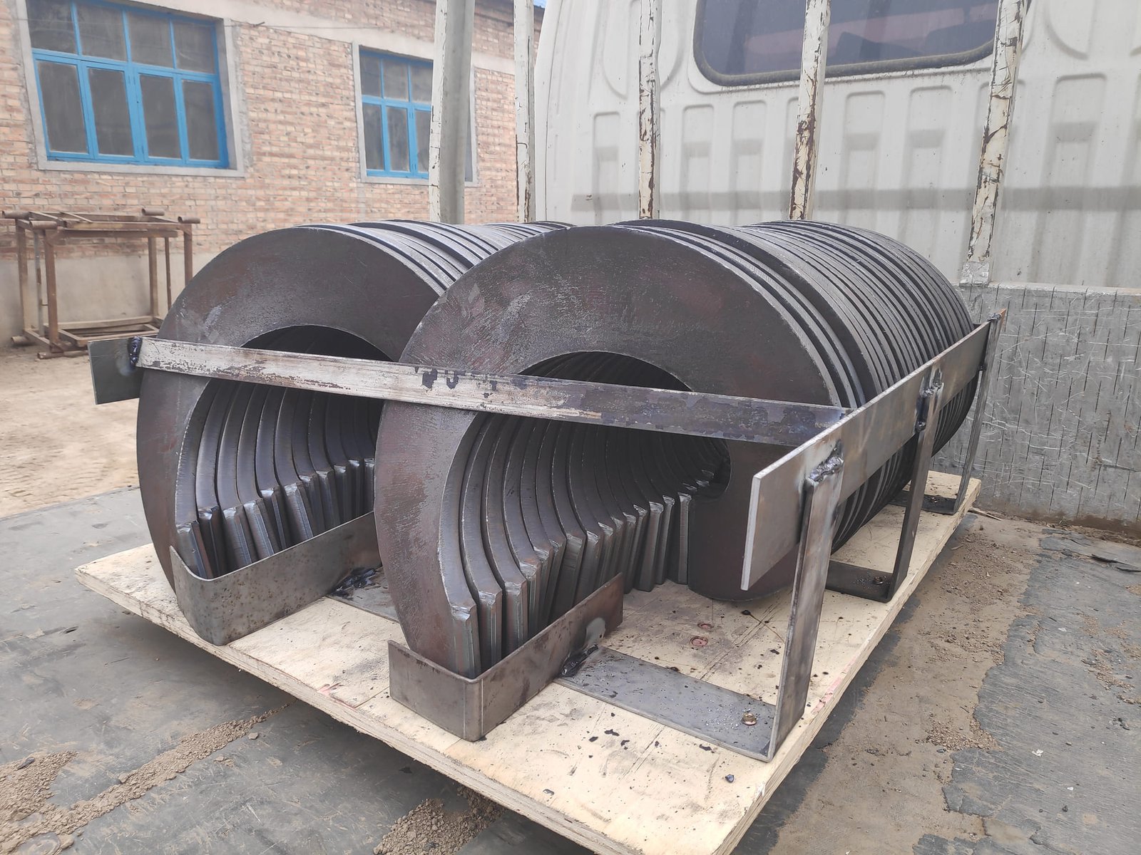 Sectional spiral blade segments Sectional spiral blade segments