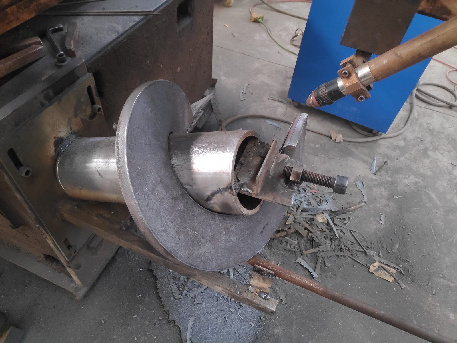 Custom sectional spiral blade for industrial screw conveyor systems Custom sectional spiral blade for industrial screw conveyor systems